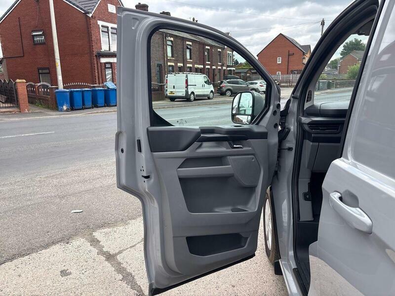 Ford Transit Custom E-custom 320 L1 Limited 65Kwh 136Ps Blue #18