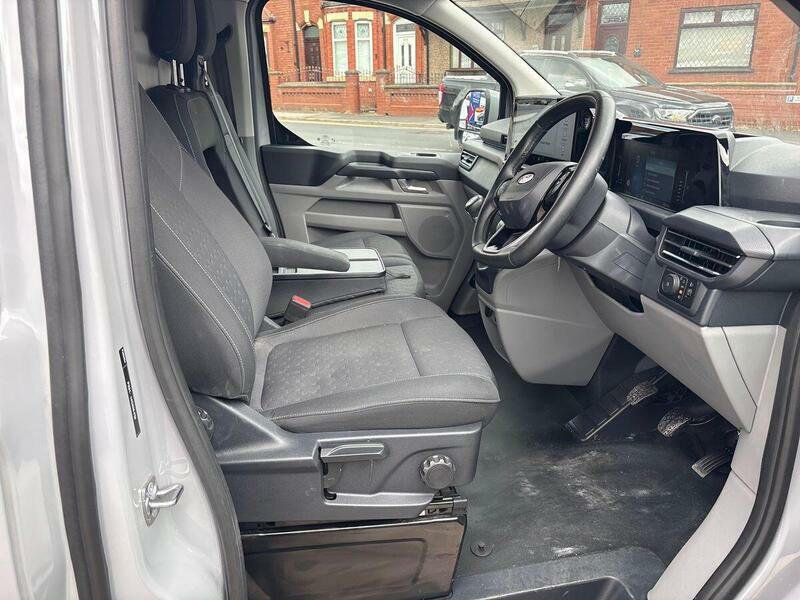 Ford Transit Custom E-custom 320 L1 Limited 65Kwh 136Ps Blue #53
