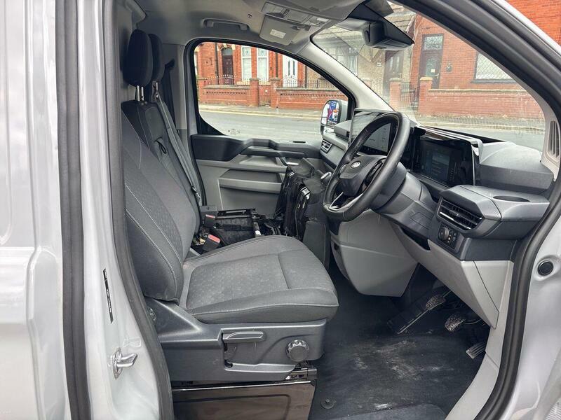 Ford Transit Custom E-custom 320 L1 Limited 65Kwh 136Ps Blue #52