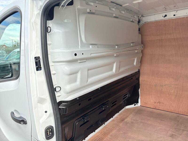 Renault Trafic Extra Sport White #46