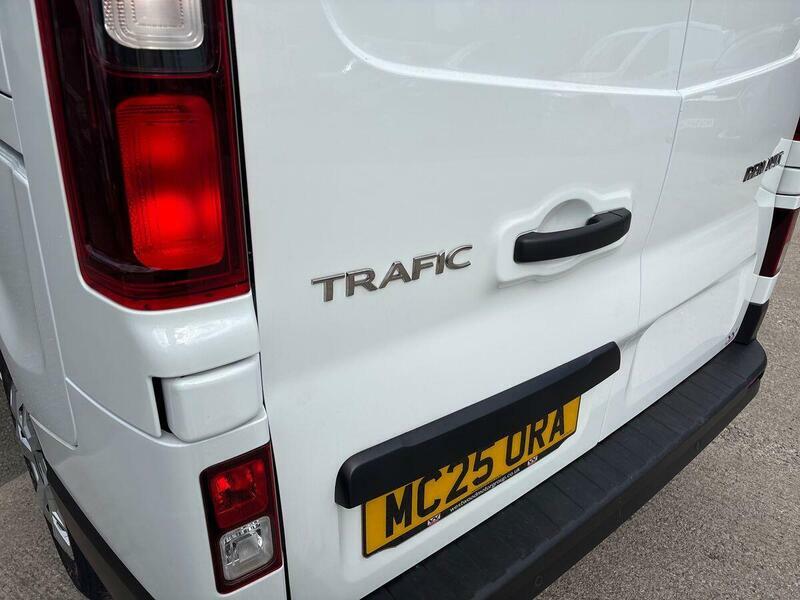 Renault Trafic Extra Sport White #66