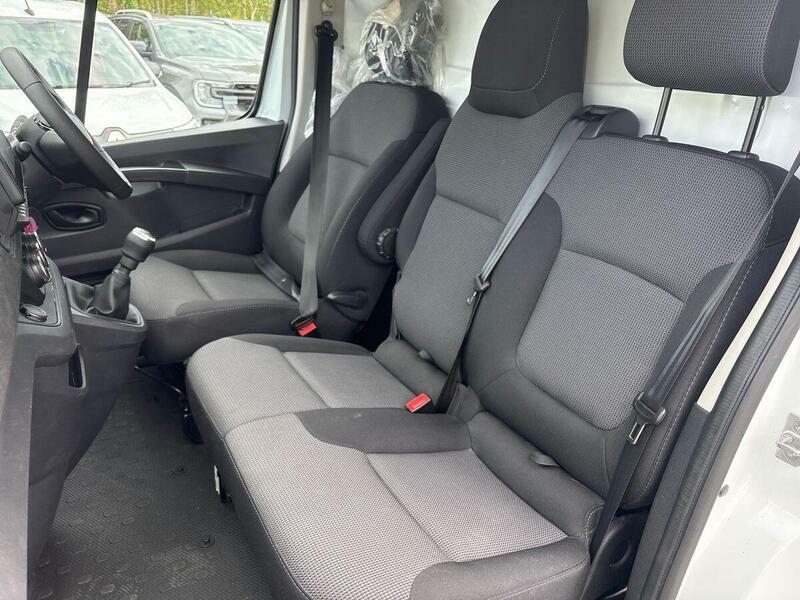 Renault Trafic Extra Sport White #77