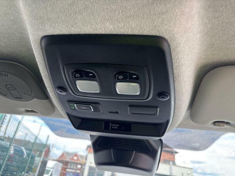 Renault Trafic Extra Sport White #30