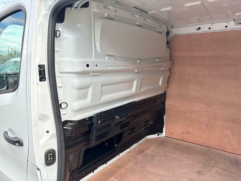 Renault Trafic Extra Sport White #44