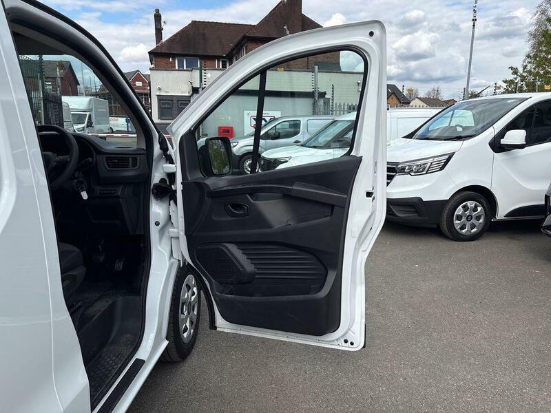Renault Trafic Extra Sport White #36