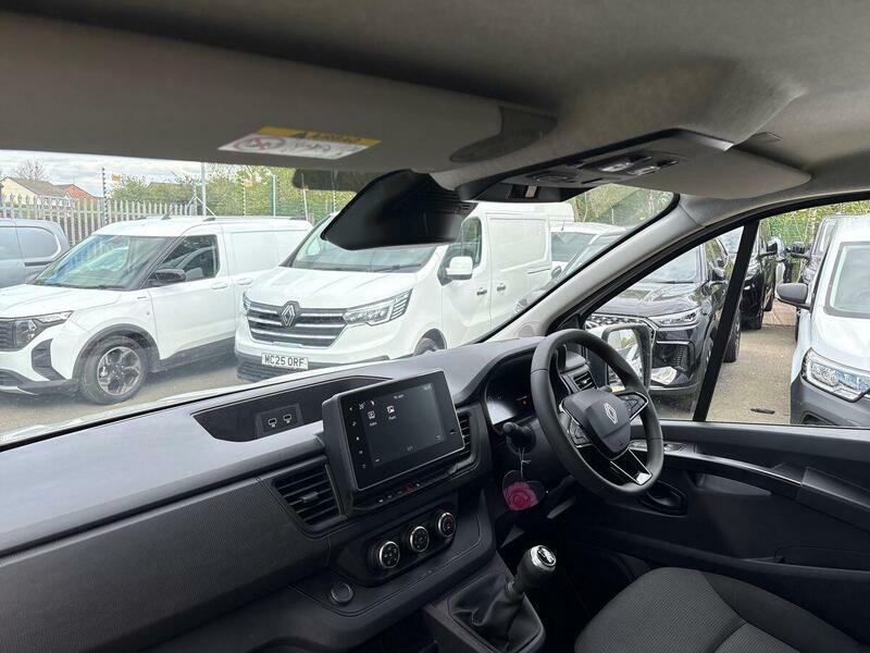 Renault Trafic Extra Sport White #72