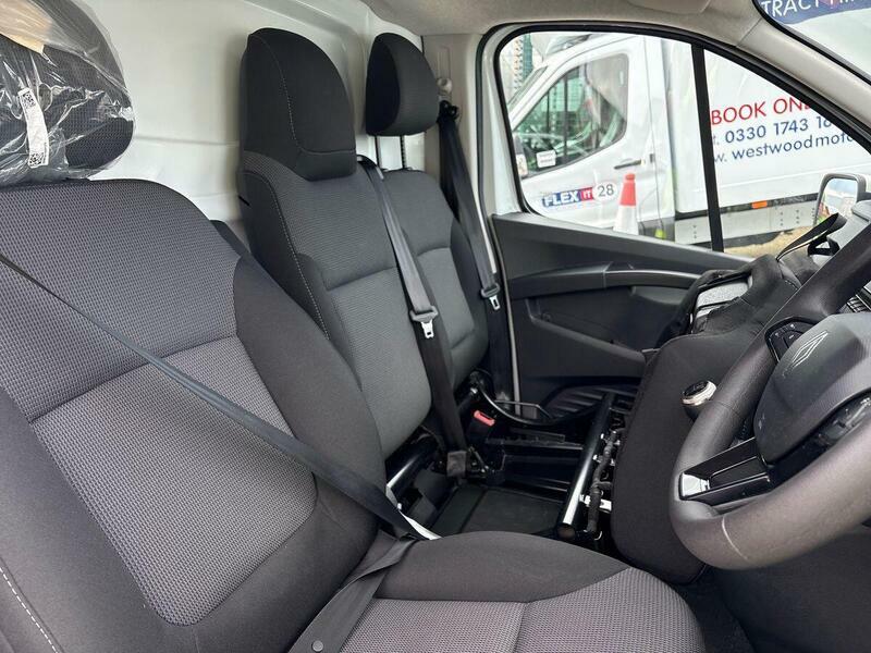 Renault Trafic Extra Sport White #39