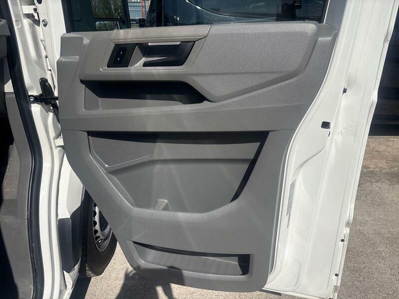 Volkswagen Crafter Cr35 Commerce Mwb 140Ps Digital Cockpitapp Conne Silver #37
