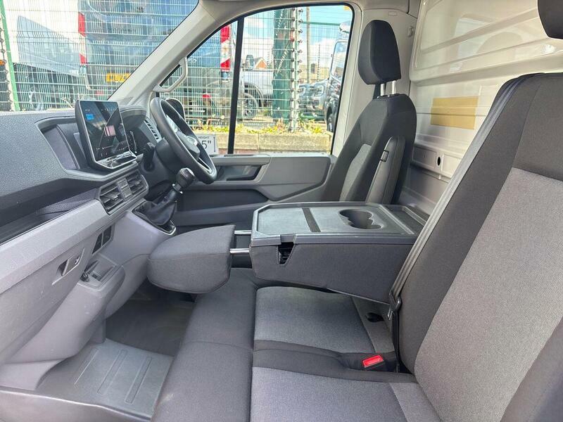 Volkswagen Crafter Cr35 Panel Van Commerce Plus Mwb 140 Ps 2.0 Tdi 6S White #67