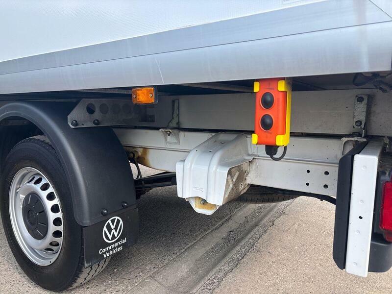 Volkswagen Crafter Cr35 Panel Van Commerce Plus Mwb 140 Ps 2.0 Tdi 6S White #81