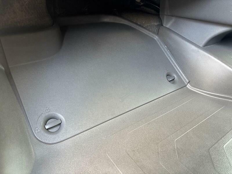 Volkswagen Crafter Cr35 Panel Van Commerce Plus Mwb 140 Ps 2.0 Tdi 6S White #71