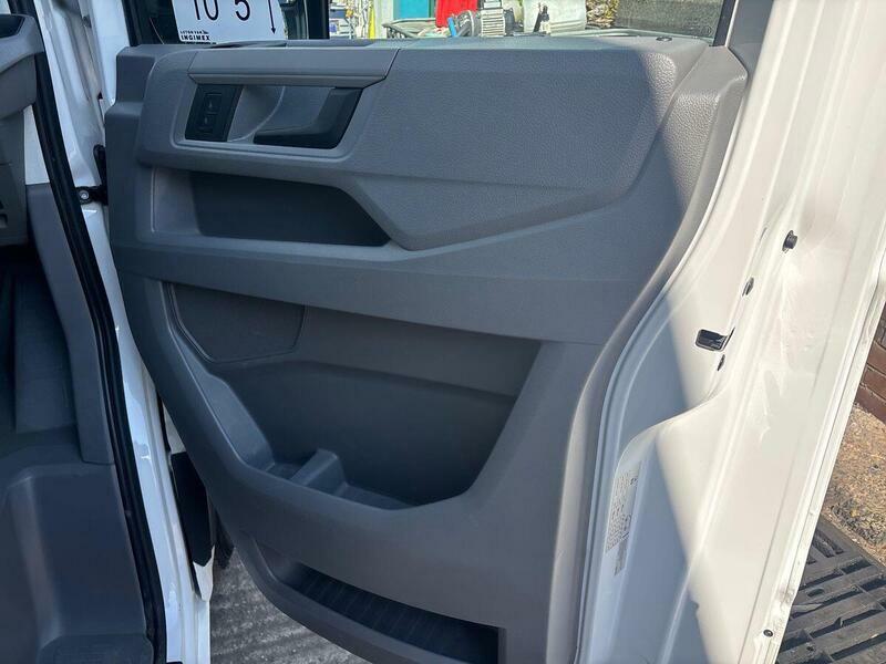 Volkswagen Crafter Cr35 Panel Van Commerce Plus Mwb 140 Ps 2.0 Tdi 6S White #17