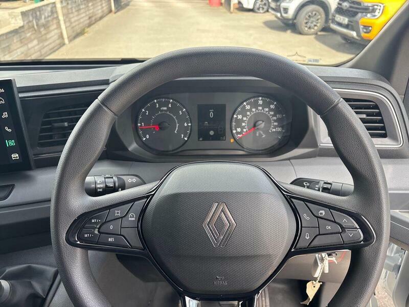 Renault Master Advance White #117