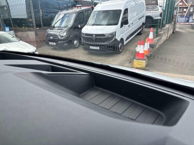 Renault Master Advance White #63
