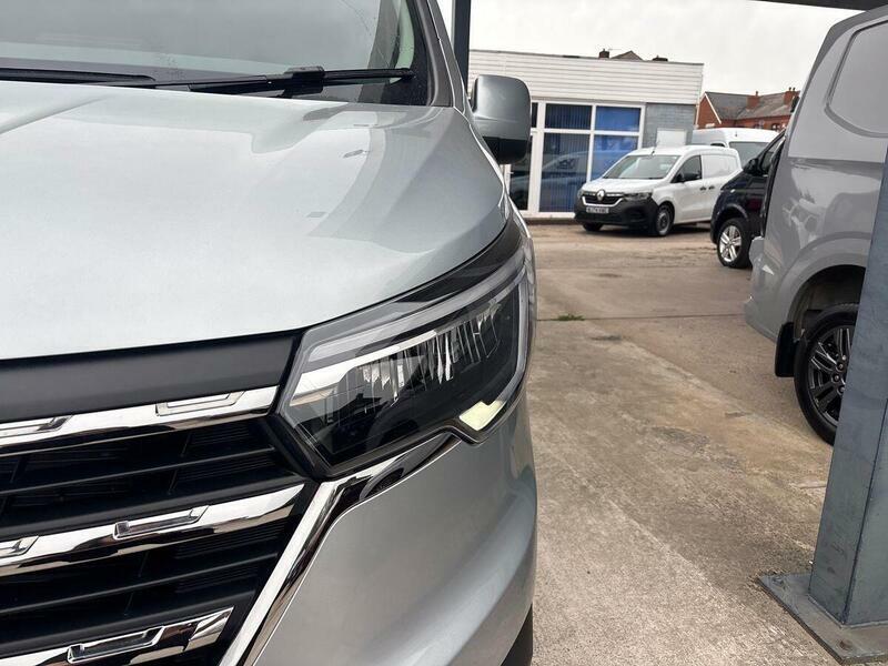 Renault Trafic Ll30 Blue Dci 150 Extra Sport Safety Crew Van White #27