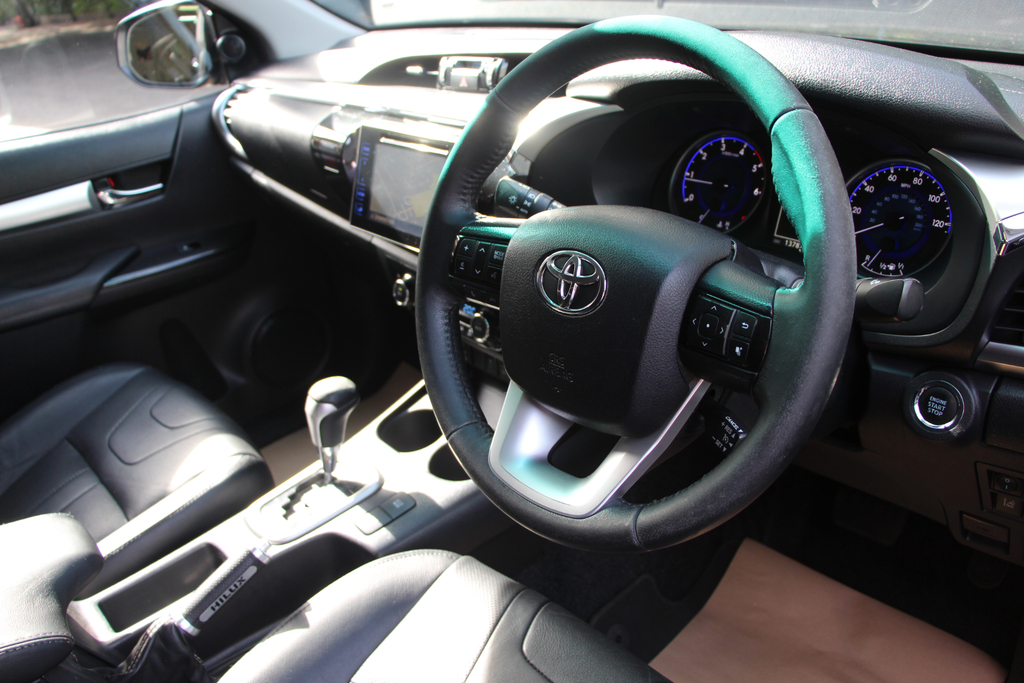 Toyota HILUX Active 4X4 D-4d Dcb White #24