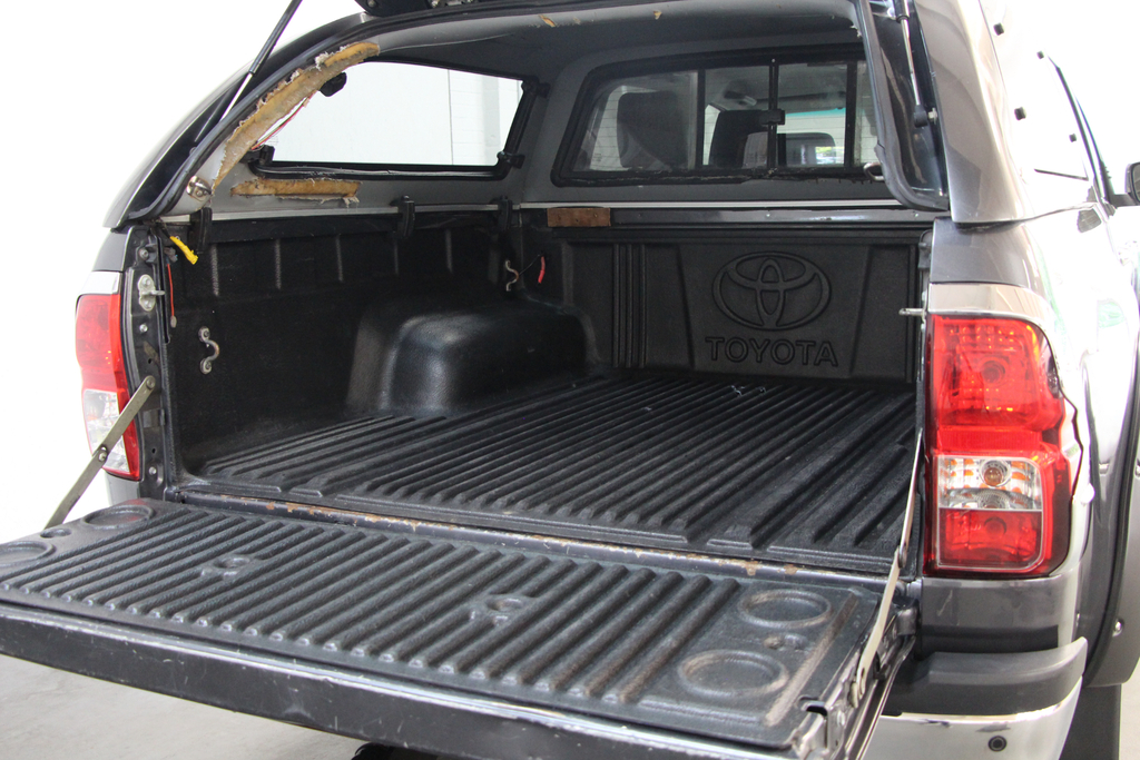 Toyota HILUX Active 4X4 D-4d Dcb White #13