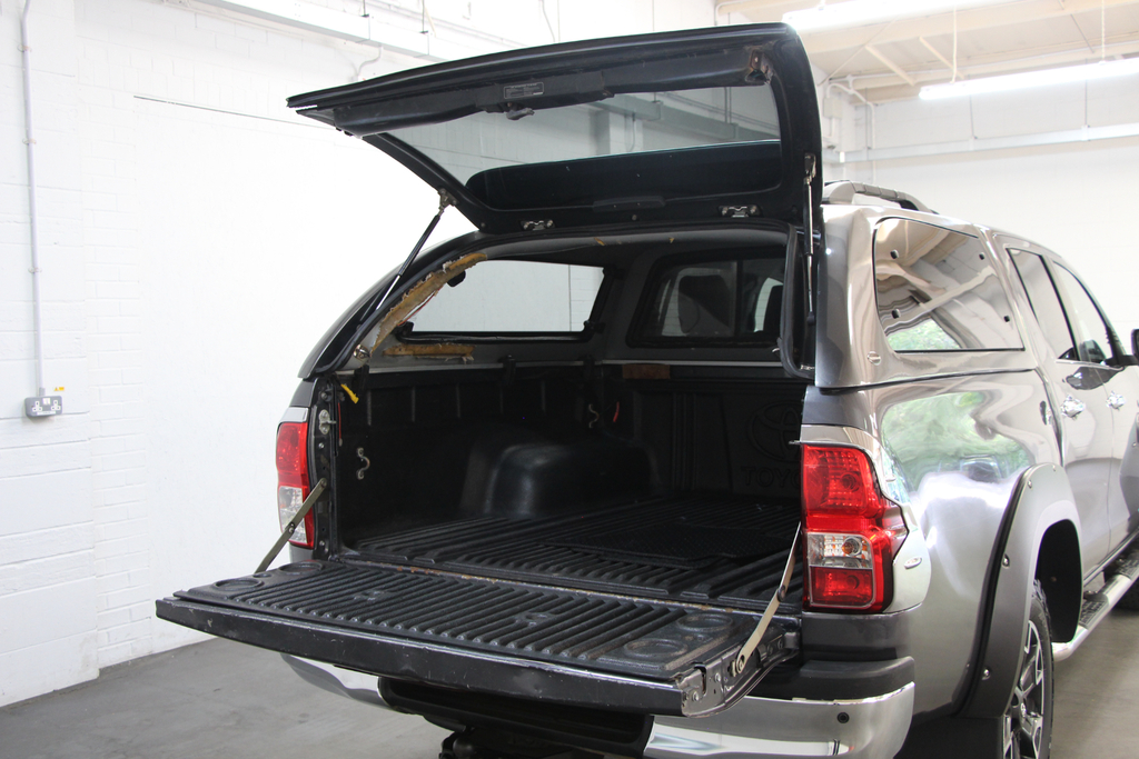 Toyota HILUX 2.4 D-4d Invincible X Pickup Double Cab #2
