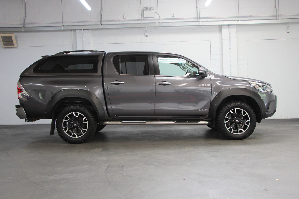 Toyota HILUX 2.4 D-4d Invincible X Pickup Double Cab #3