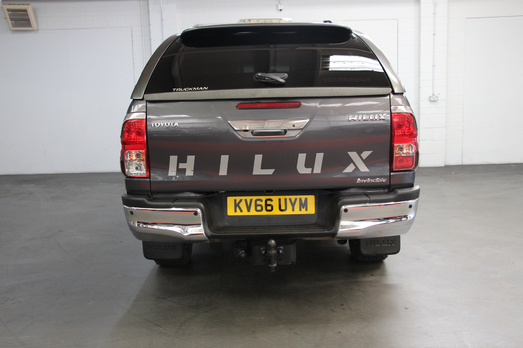 Toyota HILUX Active 4X4 D-4d Dcb White #16