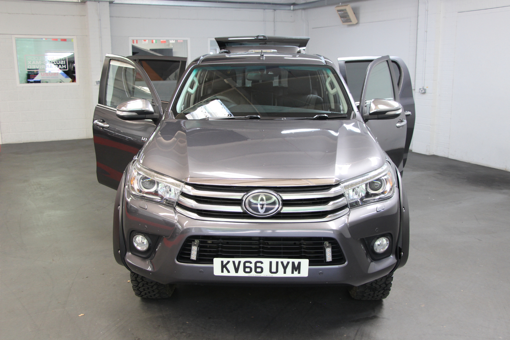 Toyota HILUX Active 4X4 D-4d Dcb White #17
