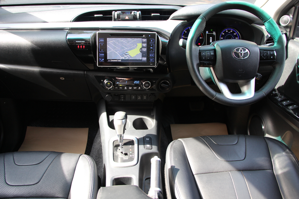Toyota HILUX Active 4X4 D-4d Dcb White #22