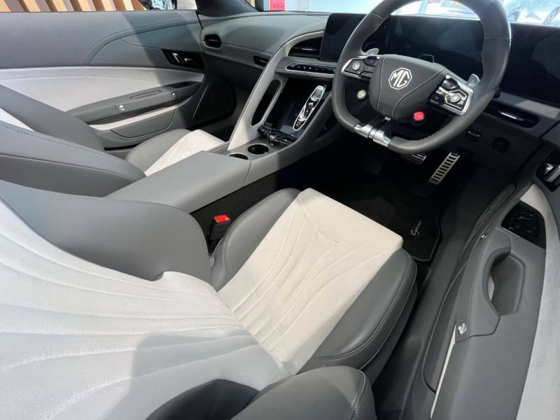 MG Cyberster 250Kw Trophy Single Motor 77 Kwh Yellow #19