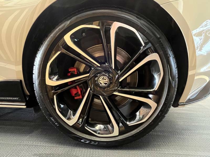 MG Cyberster 250Kw Trophy Single Motor 77 Kwh Yellow #15