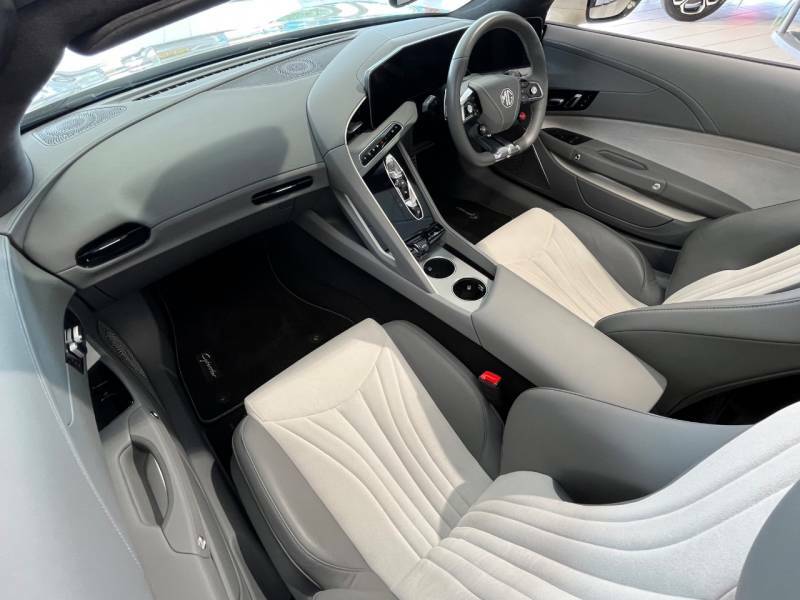 MG Cyberster 250Kw Trophy Single Motor 77 Kwh Yellow #17