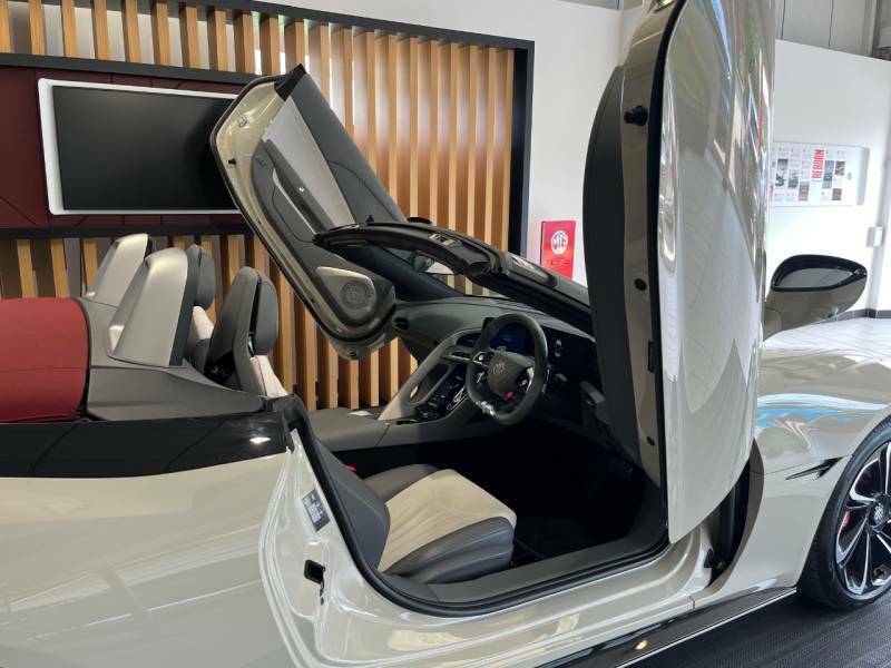 MG Cyberster 250Kw Trophy Single Motor 77 Kwh Yellow #21