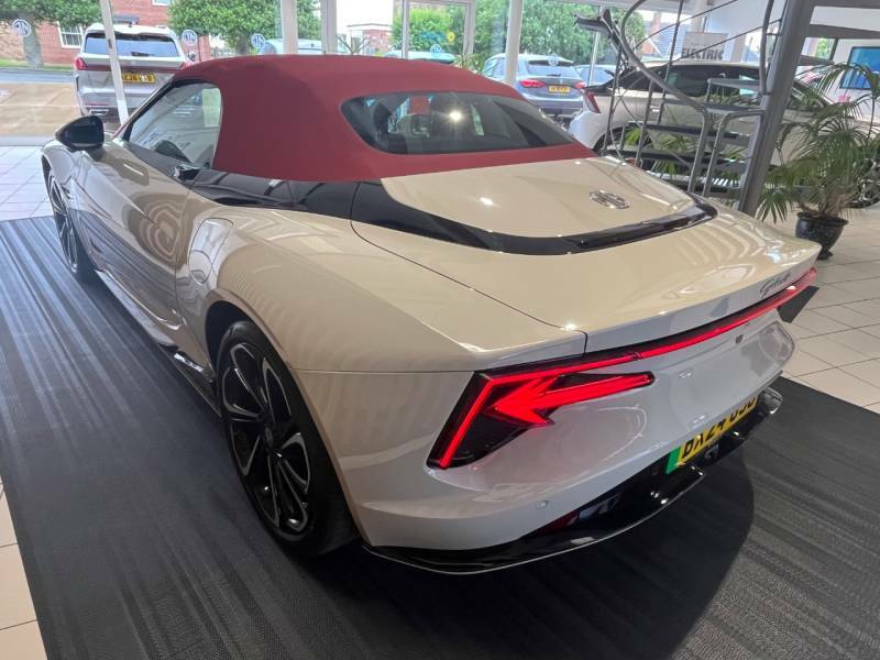 MG Cyberster 250Kw Trophy Single Motor 77 Kwh Yellow #12