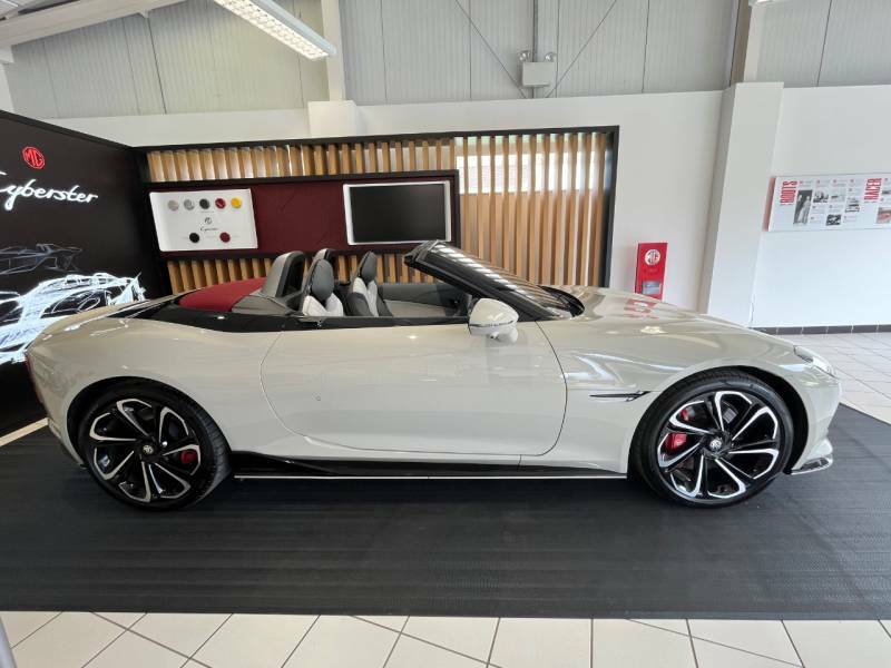 MG Cyberster 375Kw Gt Dual Motor 77 Kwh - 2024 24 White #2