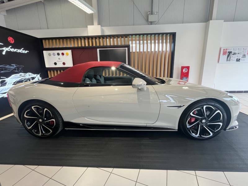 MG Cyberster 250Kw Trophy Single Motor 77 Kwh Yellow #10