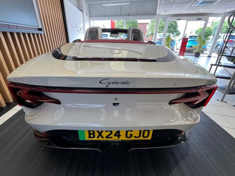 MG Cyberster 375Kw Gt Dual Motor 77 Kwh - 2024 24 White #4