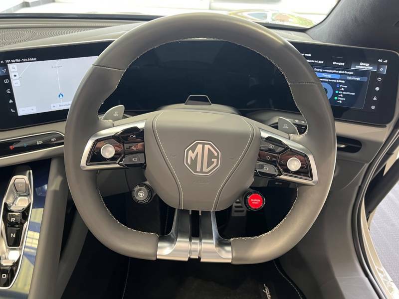 MG Cyberster 250Kw Trophy Single Motor 77 Kwh Yellow #24
