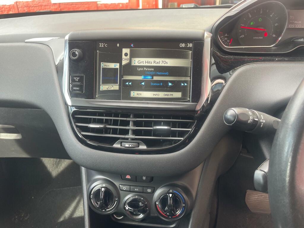 Peugeot 208 Active White #4