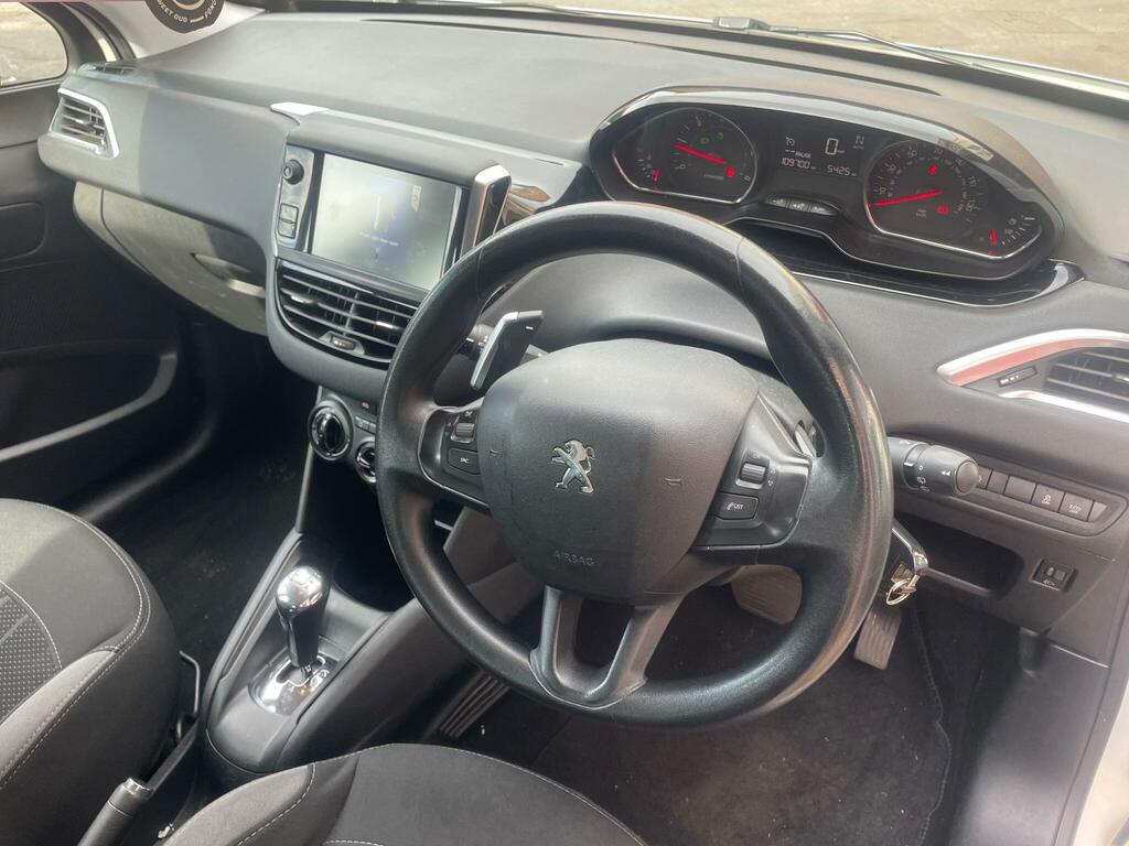 Peugeot 208 Active White #5