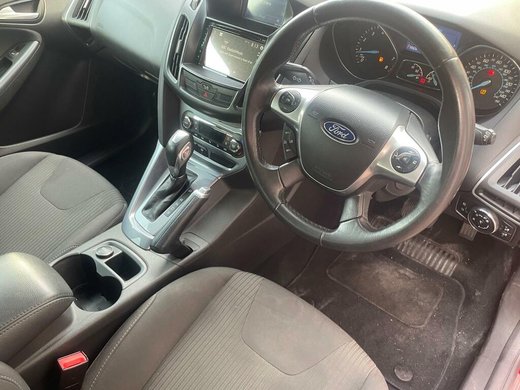 Ford Focus Titanium Navigator Red #5