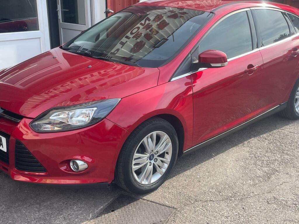 Ford Focus Titanium Navigator Red