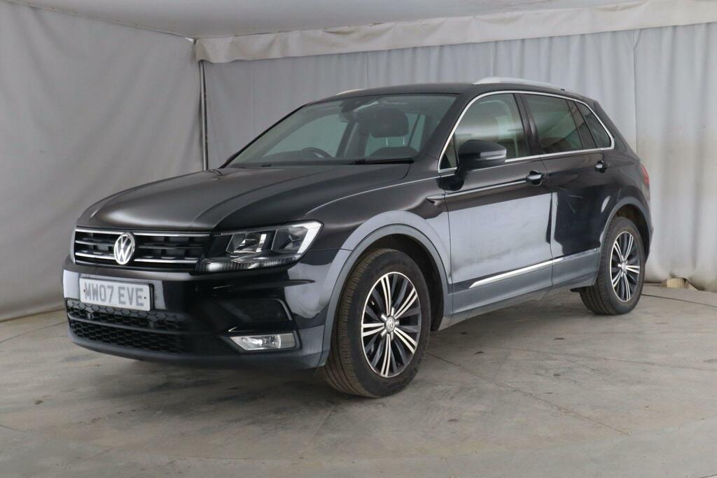Volkswagen Tiguan 1.4 Tsi Bluemotion Tech Se Navigation Euro 6 Ss MW07EVE Black #2