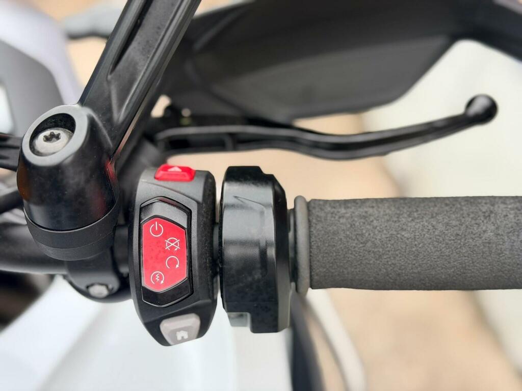 Triumph  Street Triple Rs 19My Silver #37