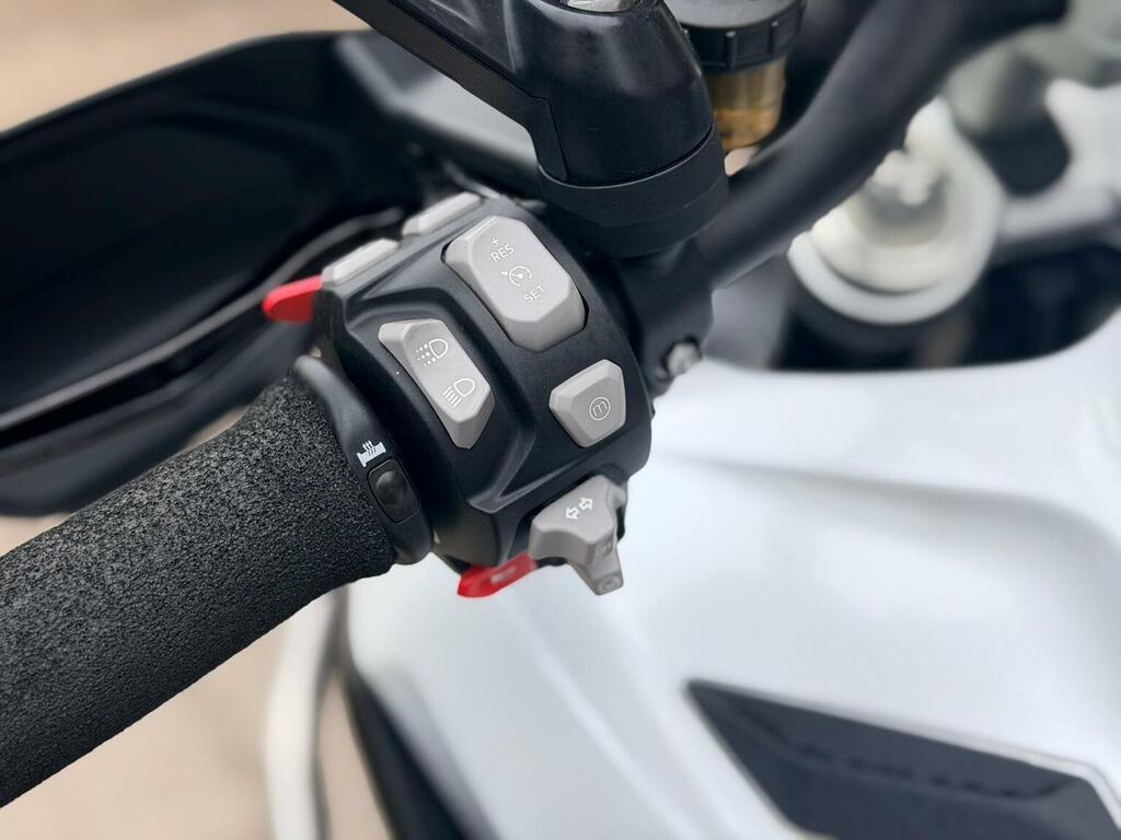Triumph  Street Triple Rs 19My Silver #33