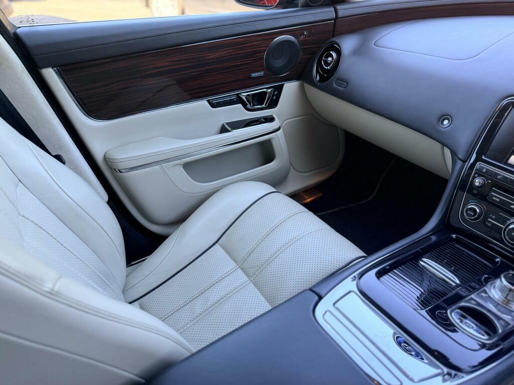 Jaguar XJ Saloon 3.0 D V6 Portfolio 201414 Blue #30