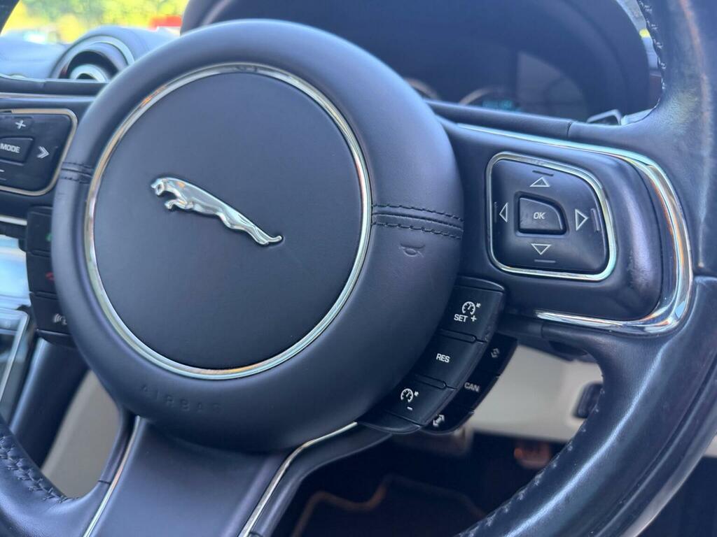 Jaguar XJ Saloon 3.0 D V6 Portfolio 201414 Blue #21