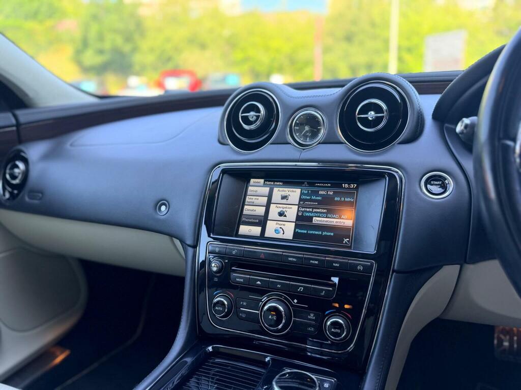 Jaguar XJ Saloon 3.0 D V6 Portfolio 201414 Blue #24