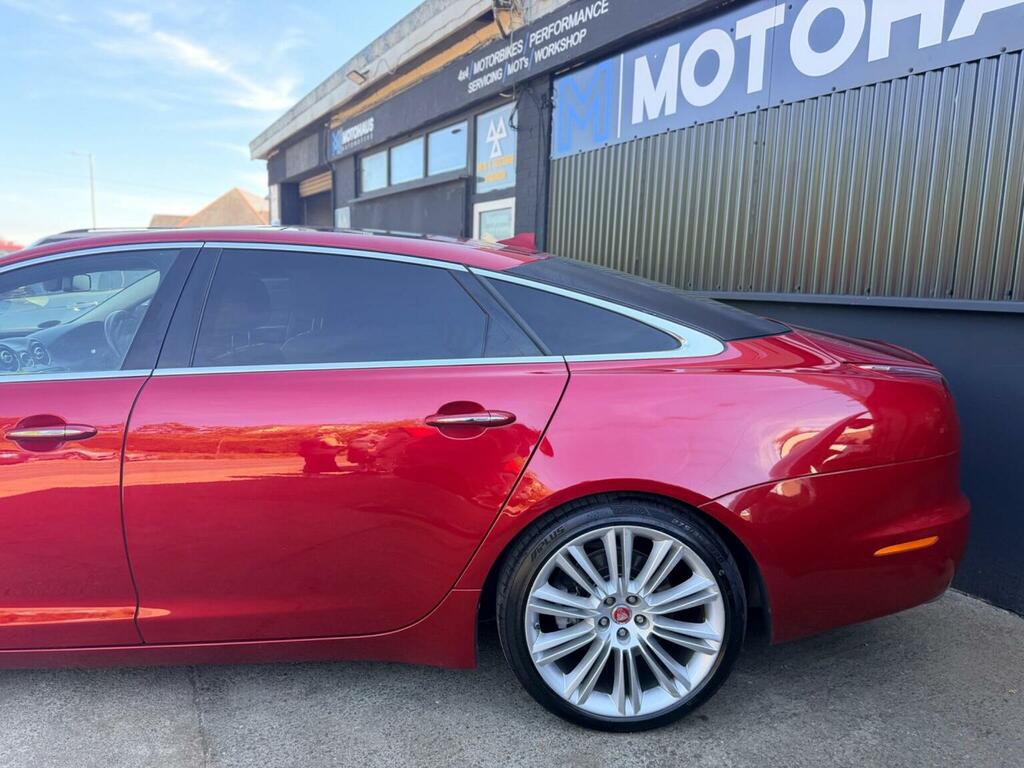 Jaguar XJ Saloon 3.0 D V6 Portfolio 201414 Blue #18