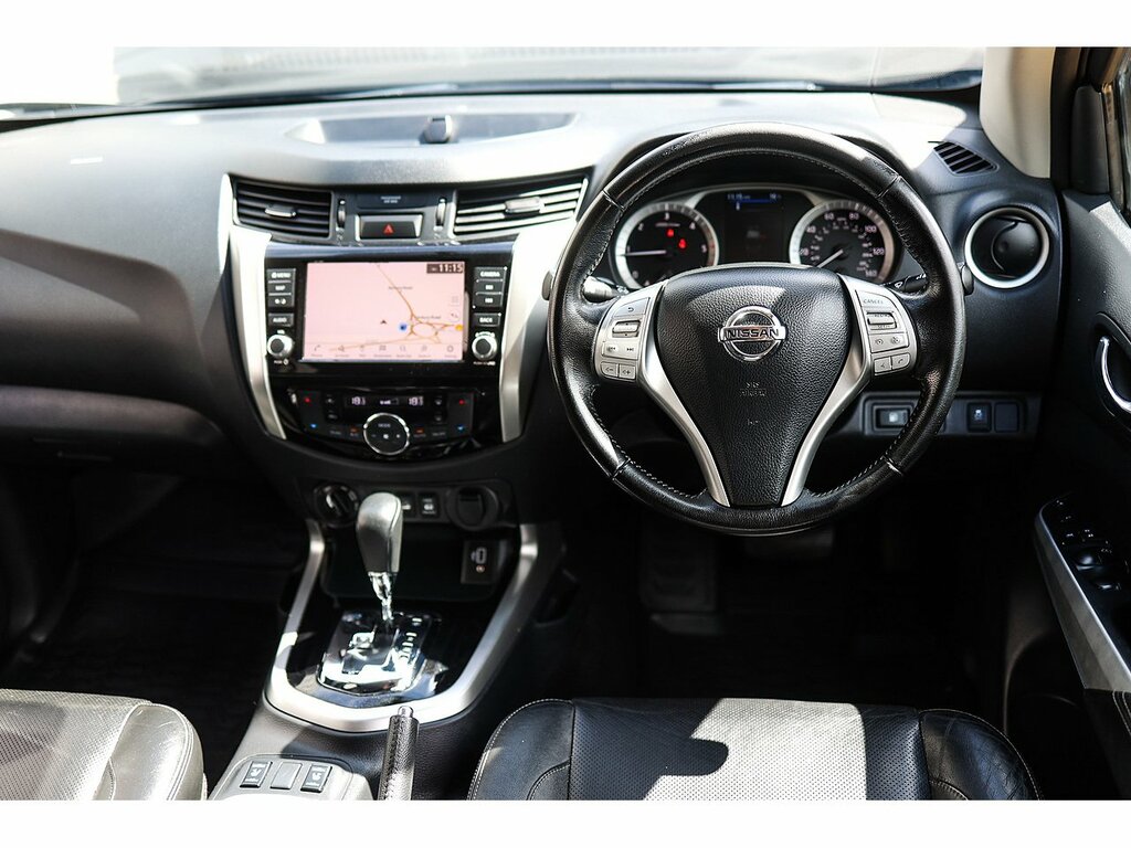 Nissan Navara Dci Tekna Black #2