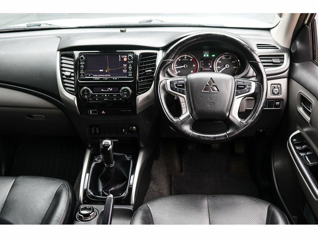 Mitsubishi L200 Di-d Dc Warrior White #2