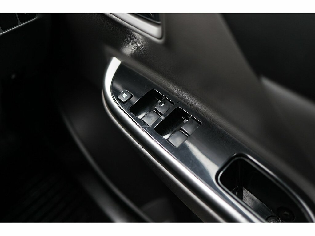 Mitsubishi L200 Black #30