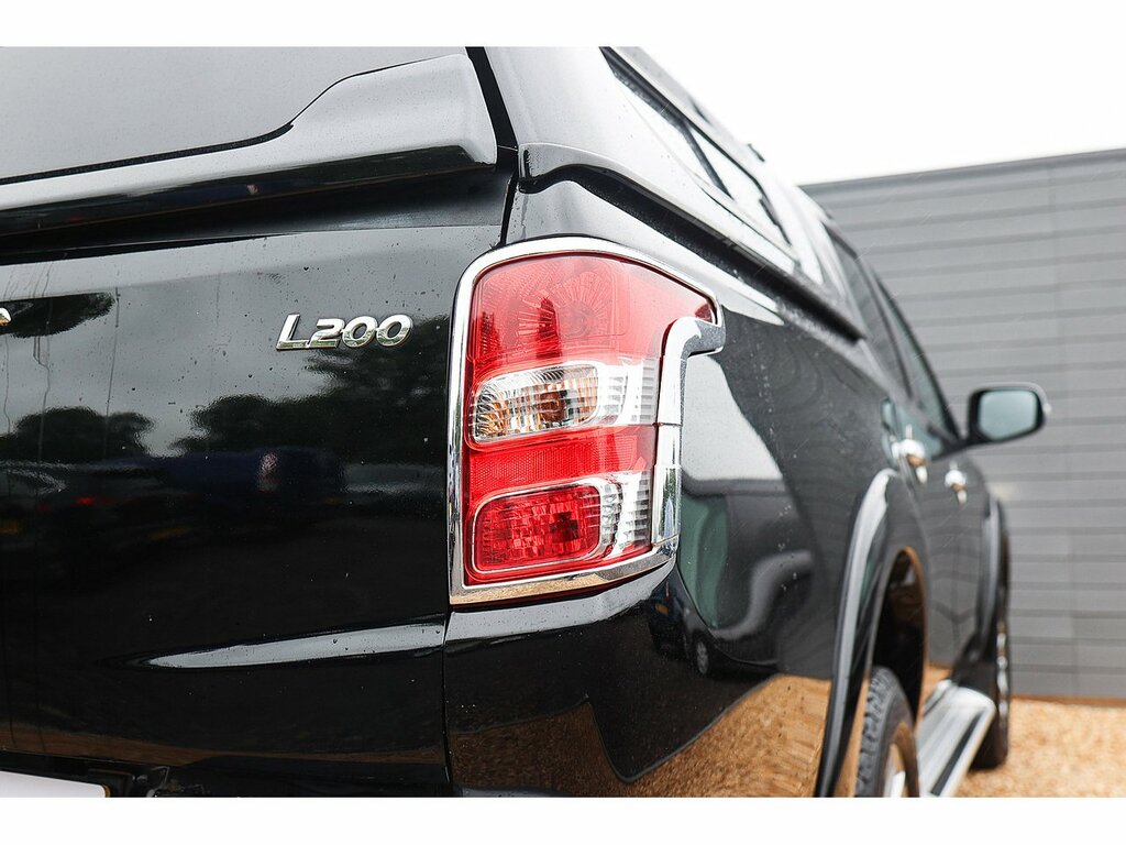 Mitsubishi L200 Black #38